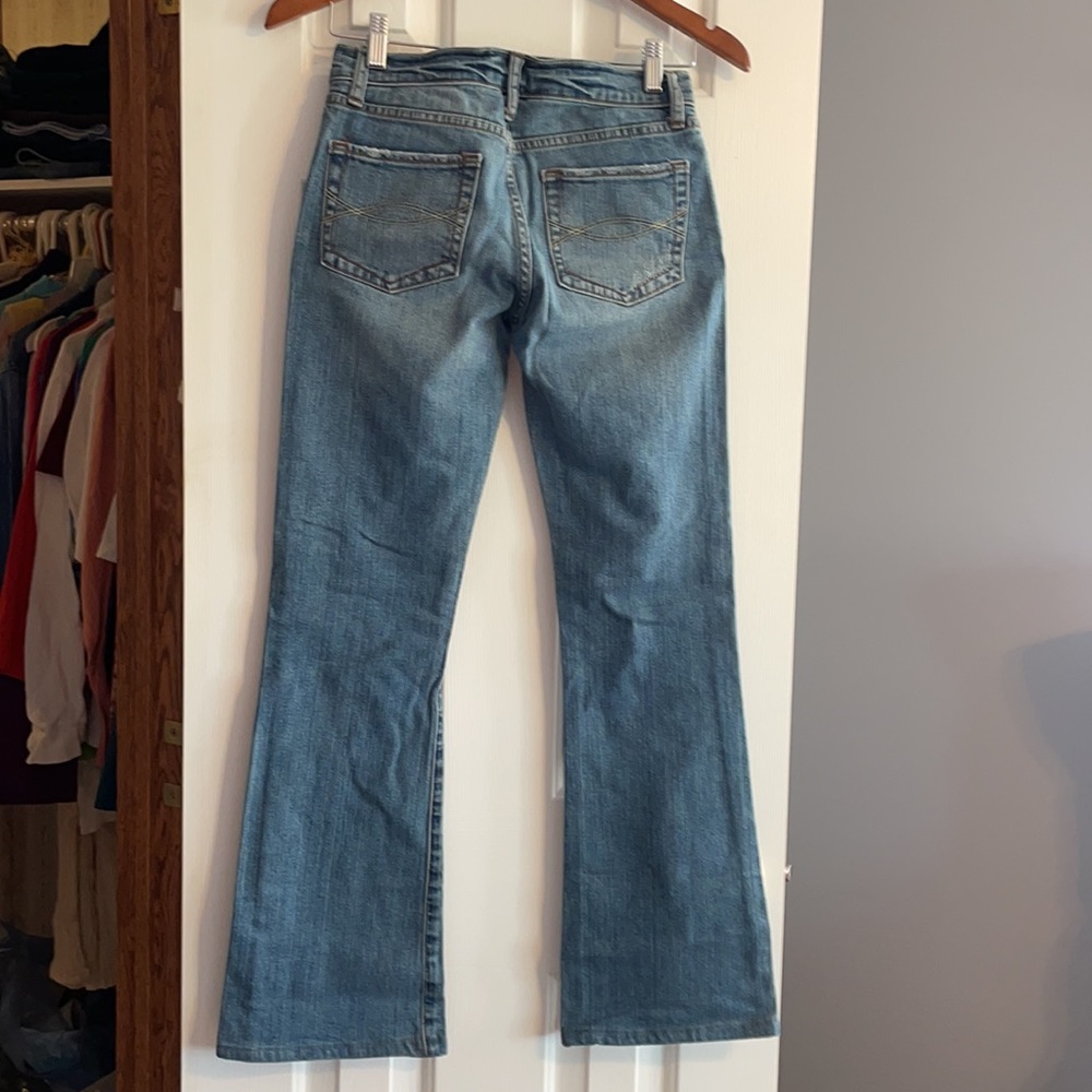 Abercrombie & Finch Low Rise Bootcut Jeans | 0R - Picture 10 of 15